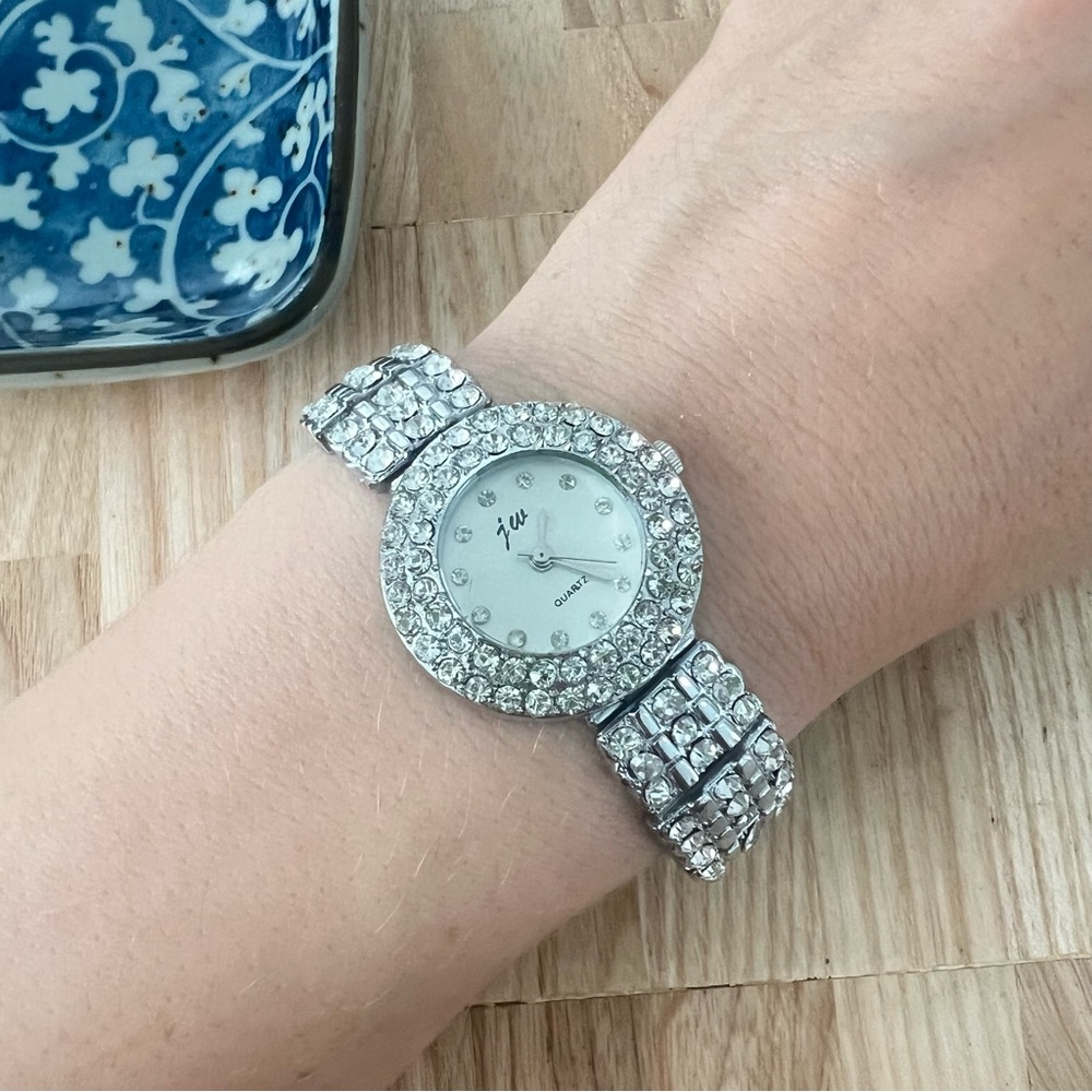 Jw ladies silver tone rhinestone Cocktail watch NEW BATTERY